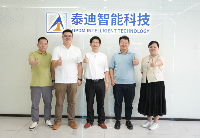 海南科技职业大学领导一行莅临泰迪智能科技参观交流