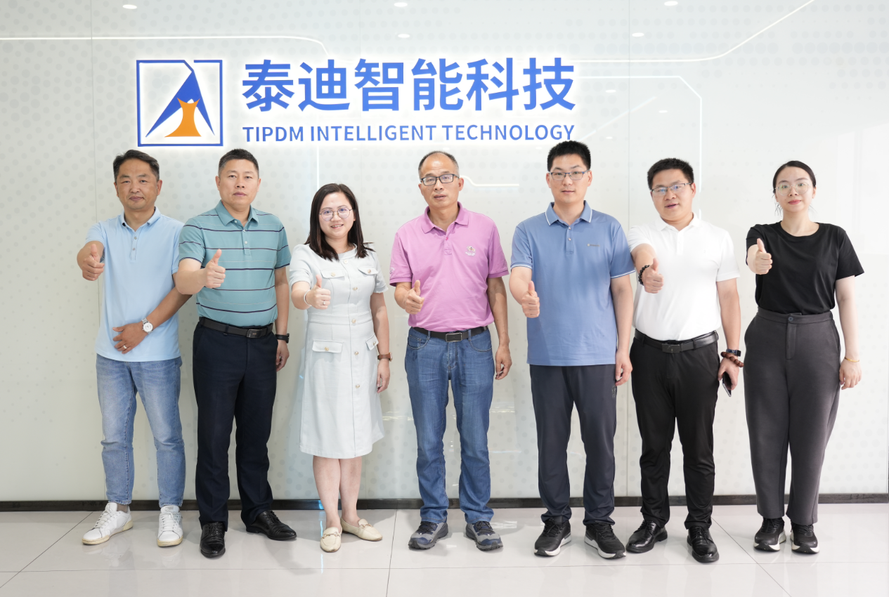 广东松山职业技术学院领导一行莅临泰迪智能科技参观交流