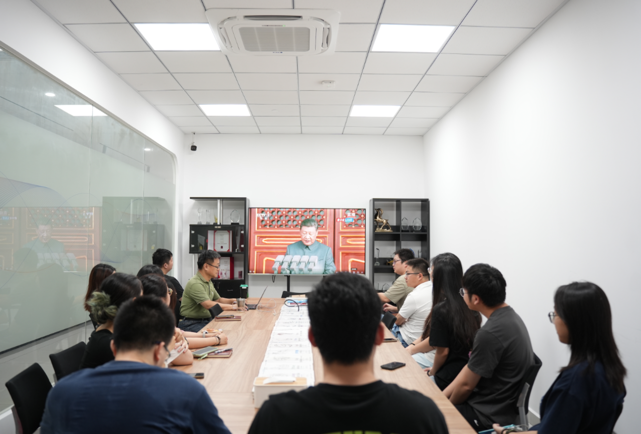 观阅兵盛典 感爱国情怀 | 泰迪智能科技组织职工、学生观看阅兵仪式