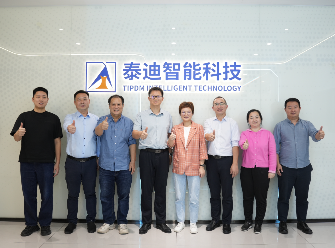 湖南信息学院领导一行莅临泰迪智能科技参观交流