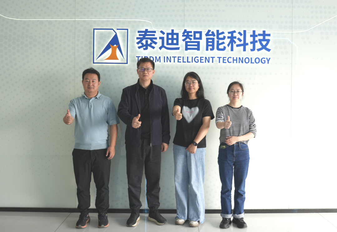 滇西应用技术大学领导一行莅临泰迪智能科技参观交流