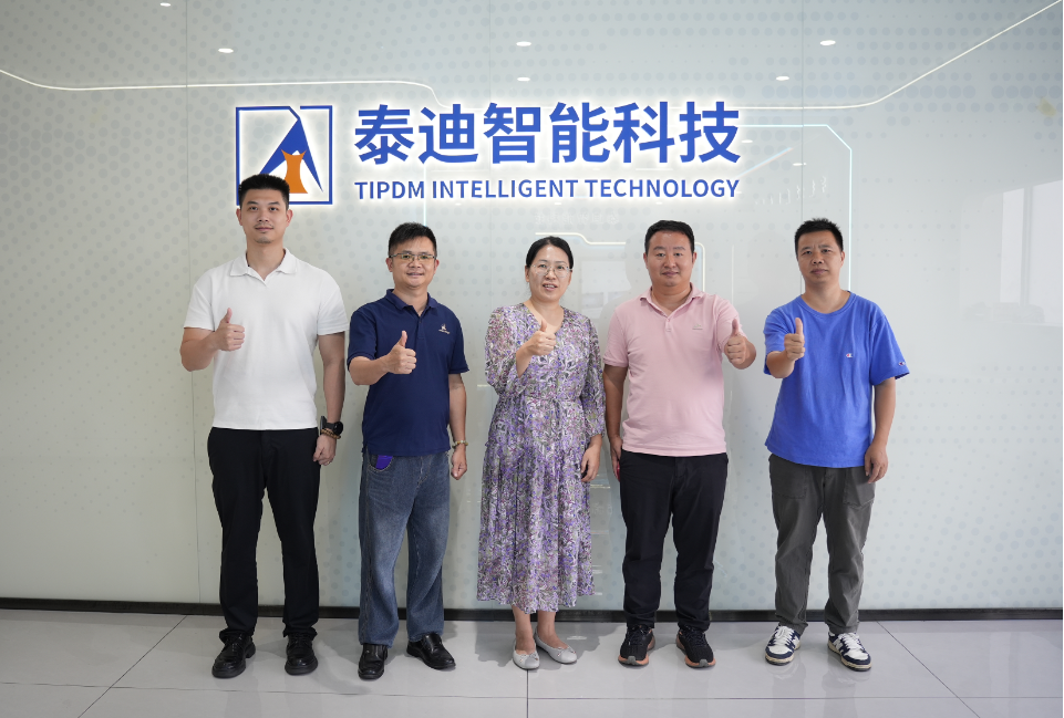 广州工商学院国际教育学院一行莅临泰迪智能科技参观交流