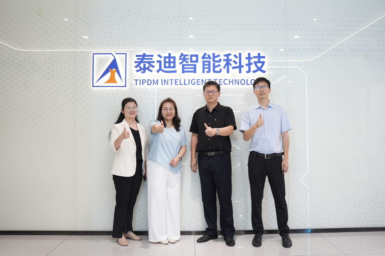 南昌工学院经济与管理学院领导一行莅临泰迪智能科技开展访企拓岗活动