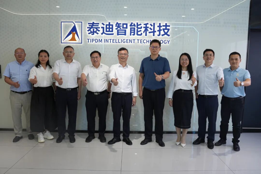 江西环境工程职业学院领导一行莅临泰迪智能科技开展产教融合交流活动